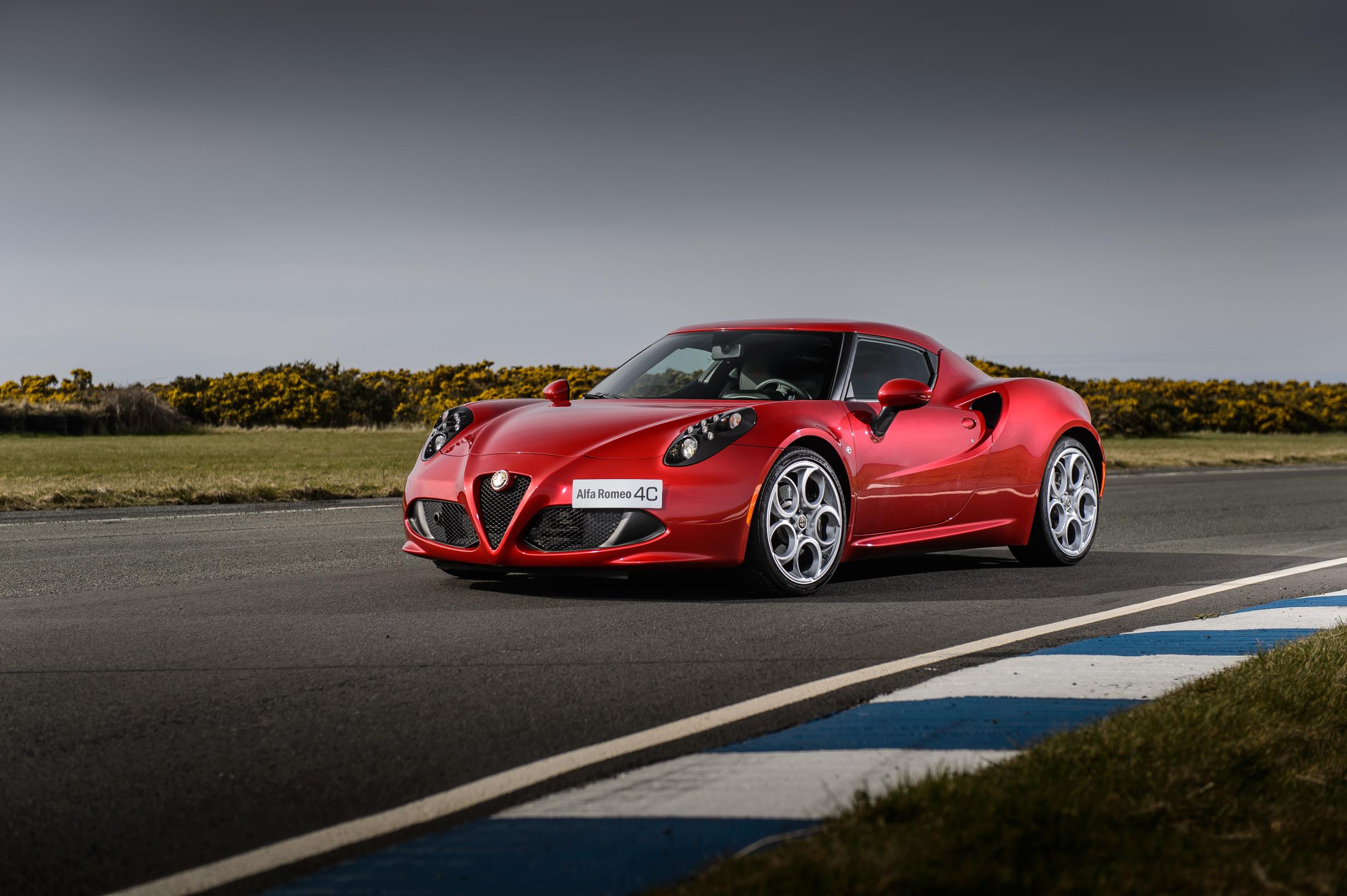 Alfa-Romero 4c wins two major awards